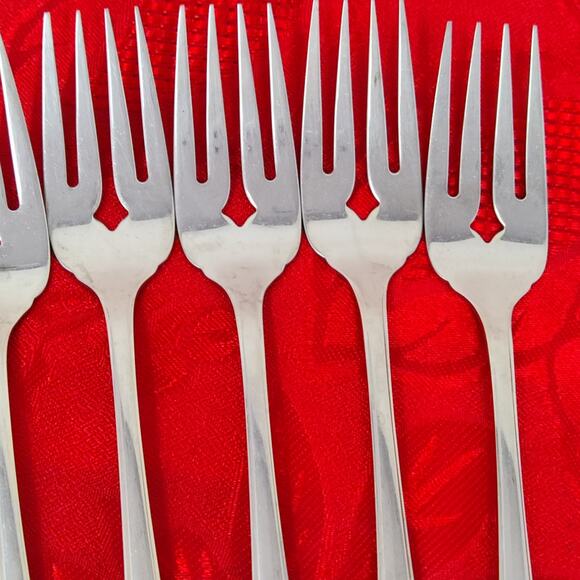 8X SF Oneida Rogers USA Bittersweet Repose Stainless 8 Salad Forks - Picture 6 of 14
